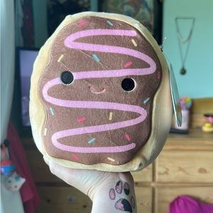 Squishmallow Deja the Donut